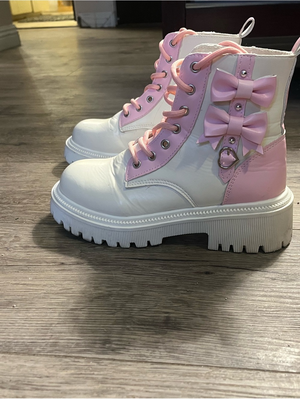 Source Unknown White and Pink Women's Platform Lace-Up Boots with Bows